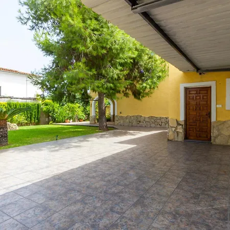 Holiday home Casa Con Jardin A Pocos Pasos Del Mar